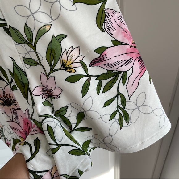 Guess floral romper size small - Picture 8 of 11